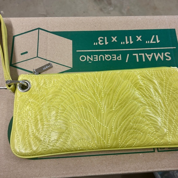 Clutch - Picture 3 of 4